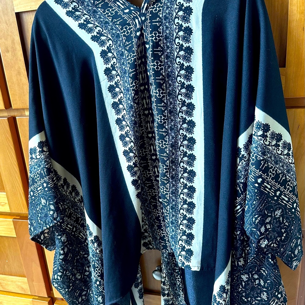 Shawl black and cream